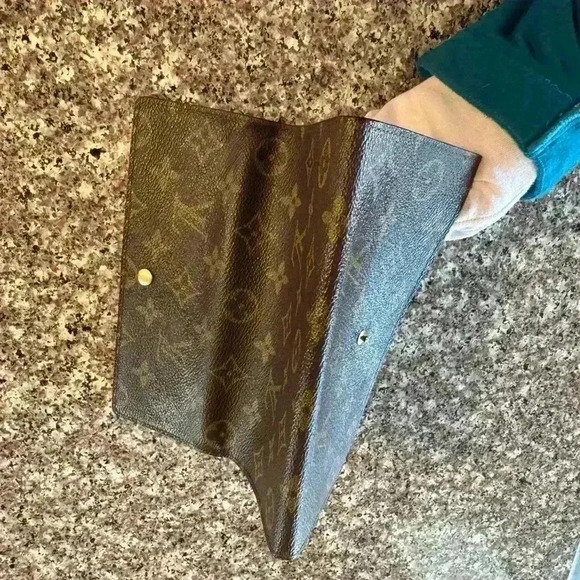 Louis Vuitton Monogram Portefeiulle
Sarah Long Bifold Wallet authentic - Picture 14 of 17